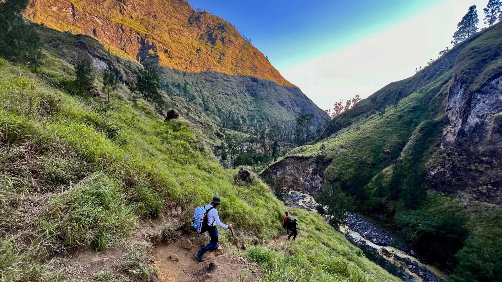 Trekking Rinjani 3N 4D via Sembalun
